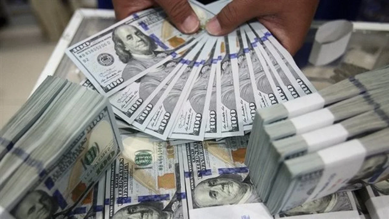 تراجع مفاجئ في سعر الدولار مقابل الجنيه المصري بنهاية تعاملات يوم الثلاثاء